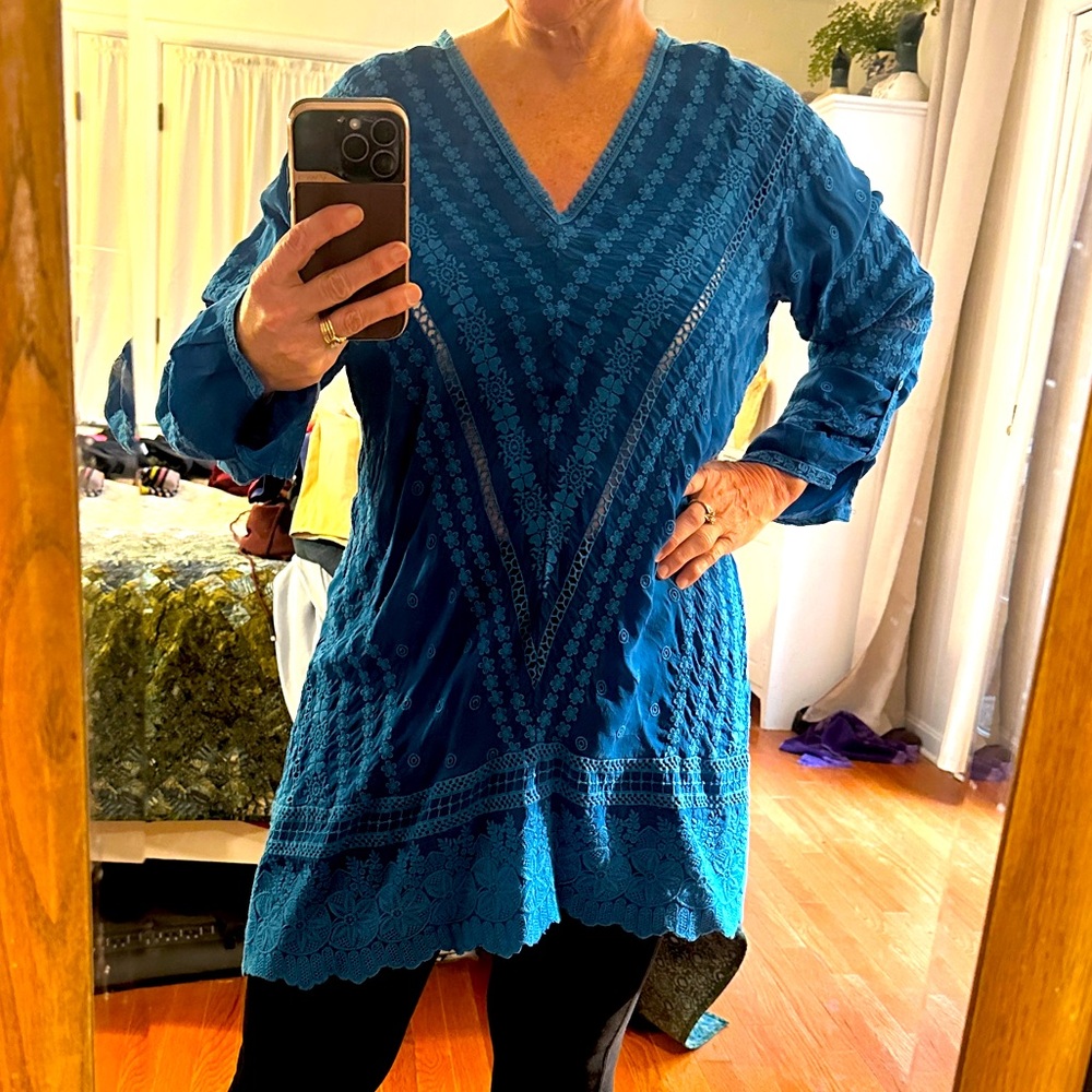Stunning blue Jonny Was embroidered tunic w/ roll-up sleeves & intricate detail